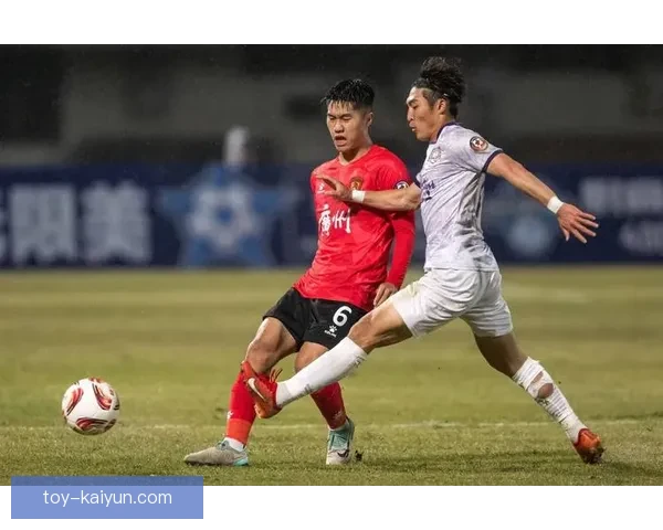 广州队在广州德比中表现稳健，力争保住积分榜竞争力。