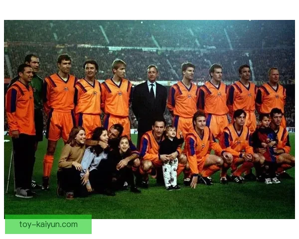 克鲁伊夫职业轨迹回顾：传奇球员的足坛影响力与成就分析